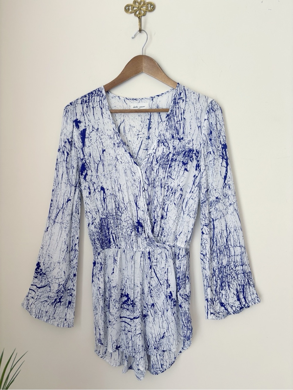 Betro Simone Blue & White Crackle Print Surplice Romper XS